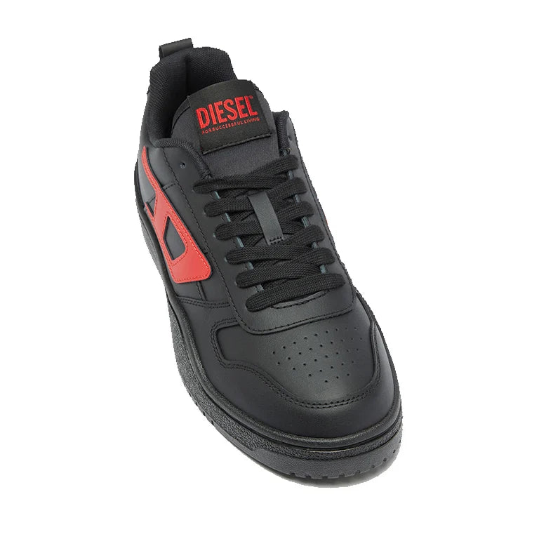 Diesel S-Ukiyo V2 Low black and high risk red men's sneakers with stylish design and sporty silhouette.