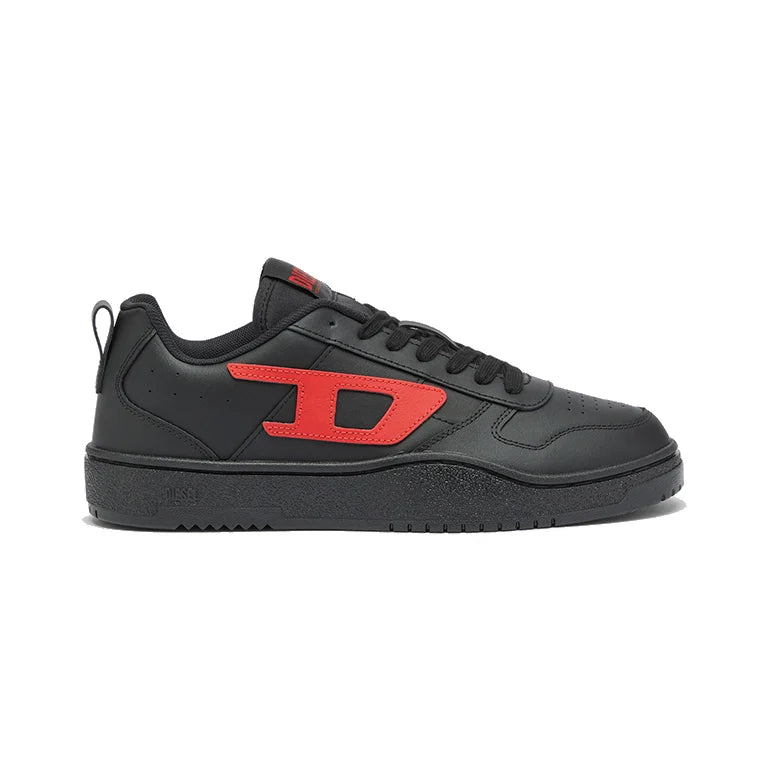 Diesel S-Ukiyo V2 Low men's sneakers in black with high risk red accents, featuring a sleek design and stylish branding.