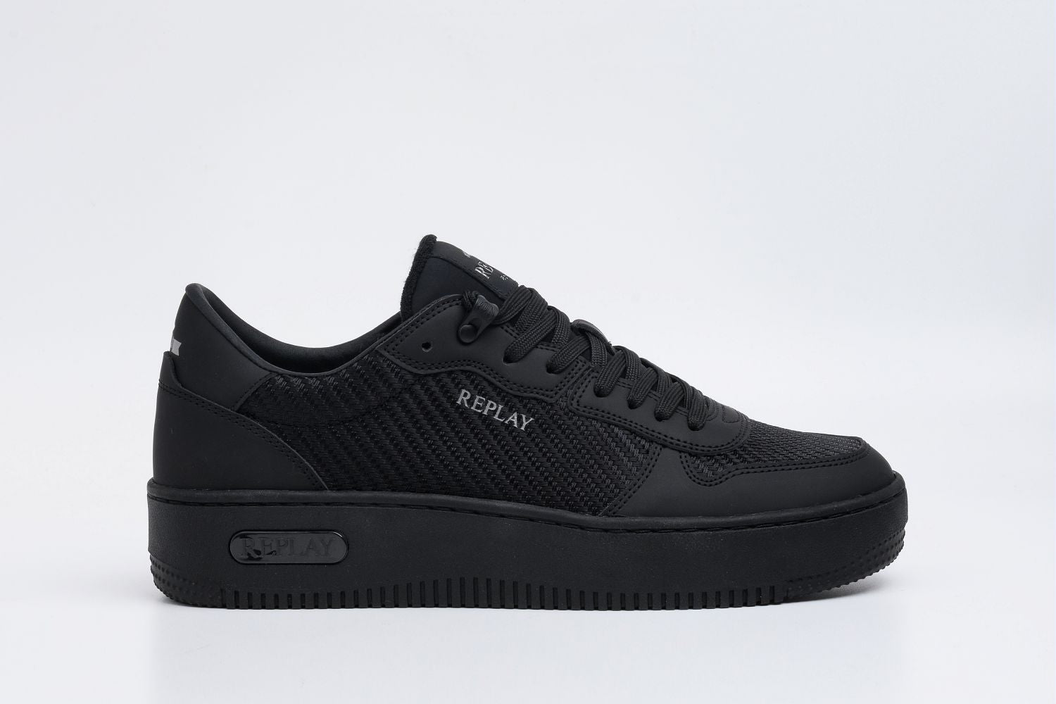 Replay Epic High M Sa 3 black men's sneakers with sleek design, featuring black leather and stylish details.