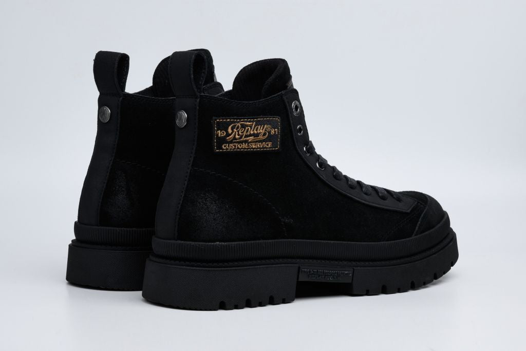 Replay Sandtown Mount 2 black men's sneakers with sleek design and lace-up closure, displayed on a plain background.