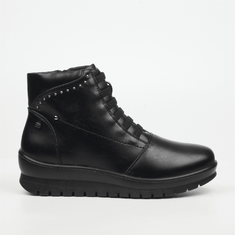 Black Butterfly Feet SAXON 2 women's ankle boots with stylish design and sturdy sole, perfect for casual and trendy outfits.