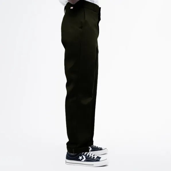 Olive Dickies 847 men's work trousers, cotton blend, with classic straight-leg fit and functional pockets.