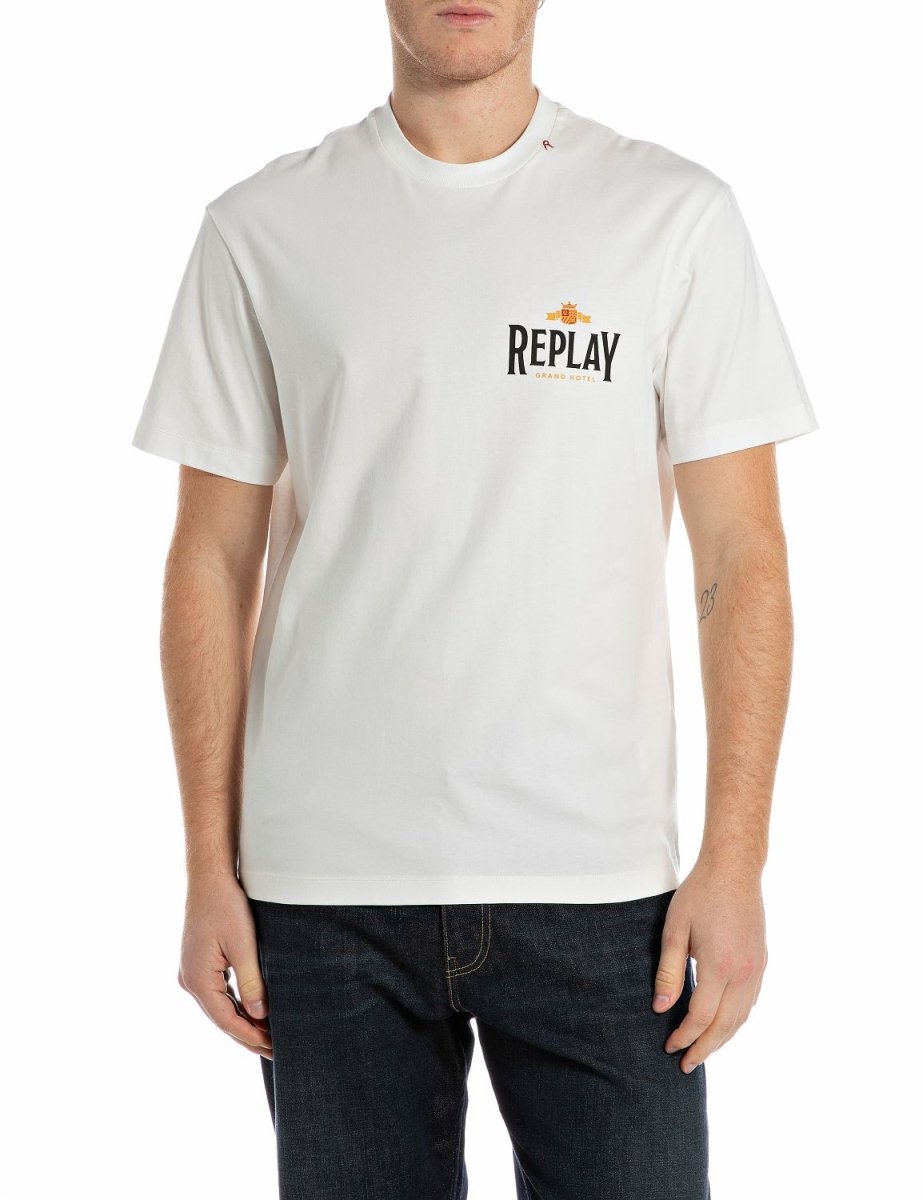 White Replay M3279 men's T-shirt with a classic crew neck and short sleeves, made from soft, comfortable fabric.
