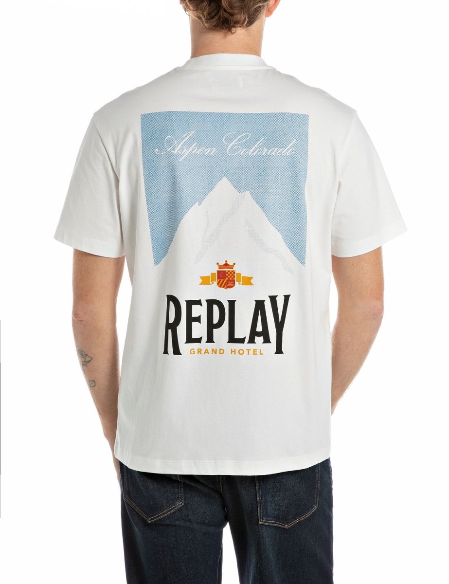 White Replay M3279 men's T-shirt with a classic crew neck and short sleeves, made from soft, comfortable fabric.