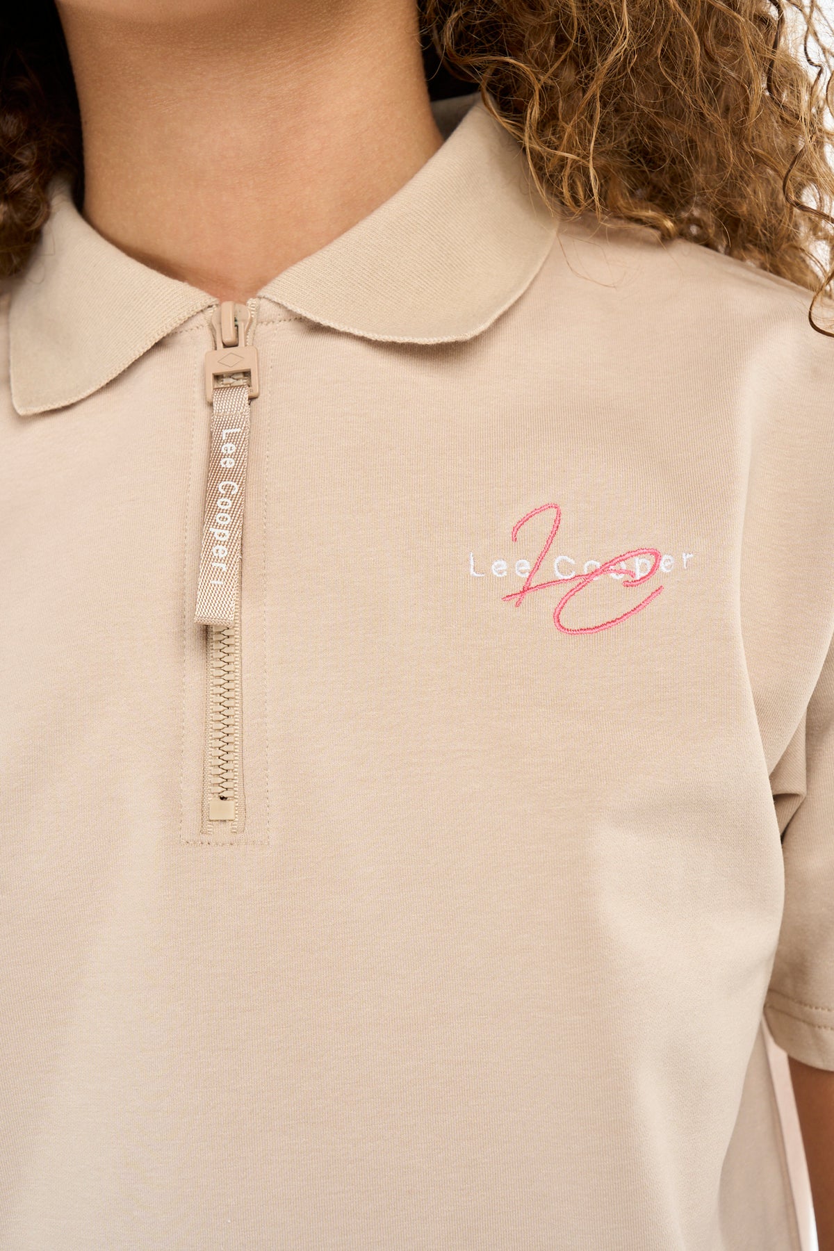 Lee Cooper Zia girls' beige golf shirt, kids' golfer with a casual fit and comfortable fabric, suitable for young golfers.