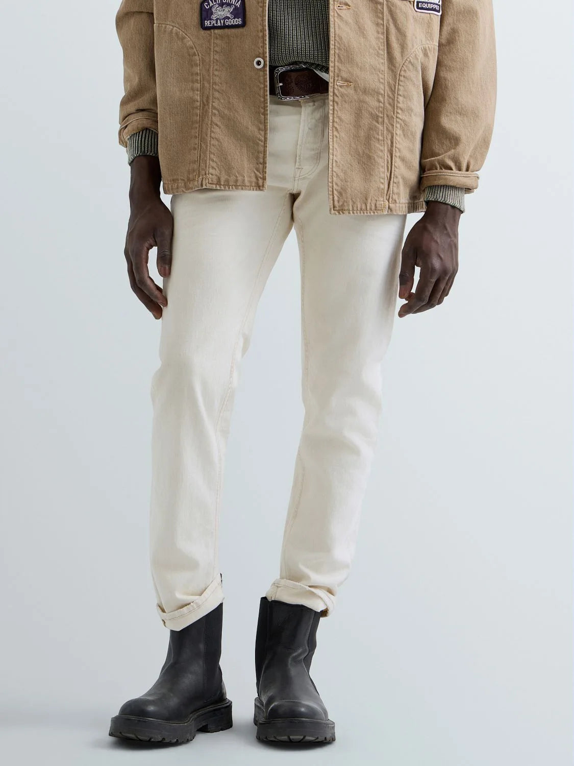 Replay MA972 Grover straight-fit men's jeans in white, showing the front view with classic five-pocket design and subtle stitching.