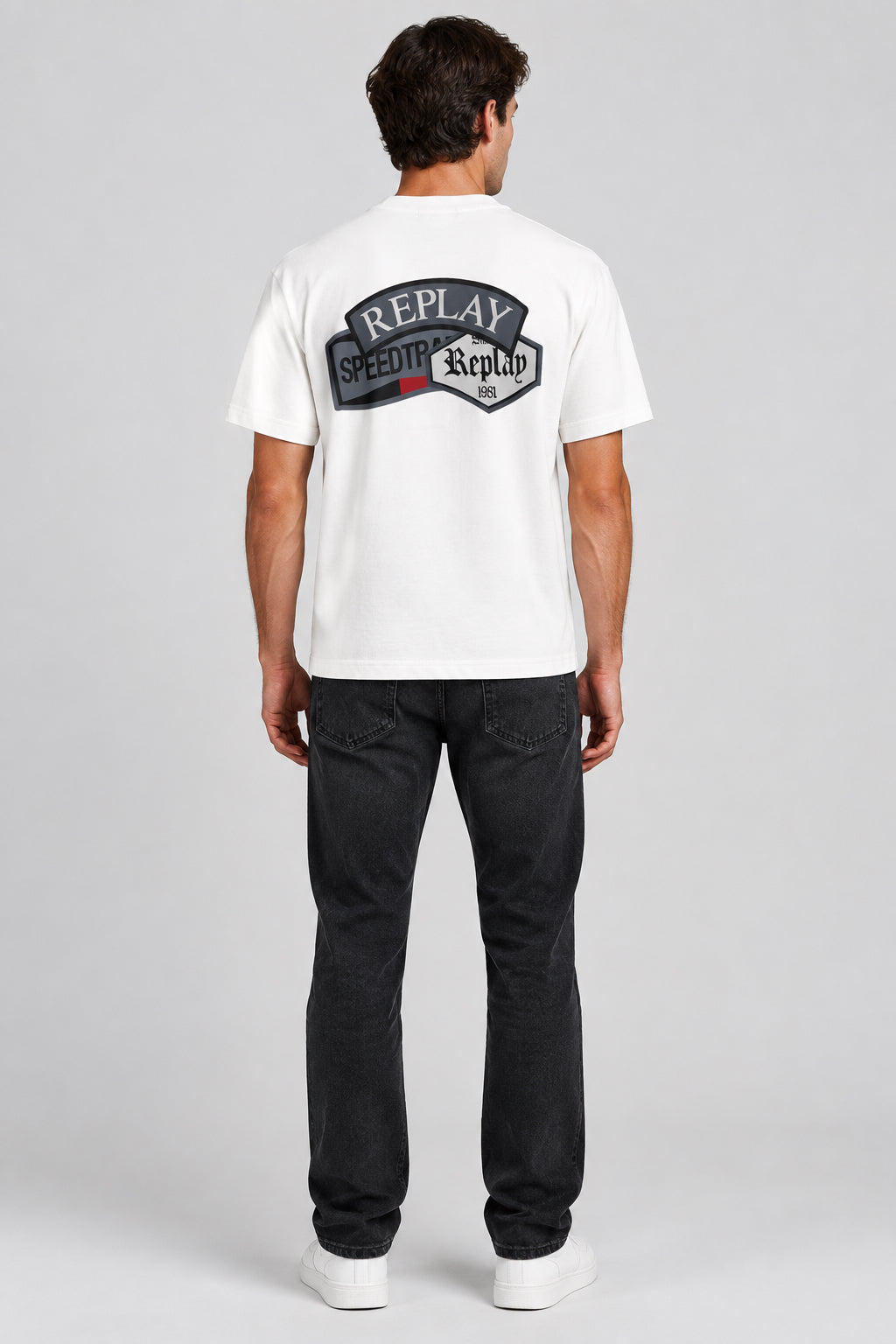 White Replay M3258 men's T-shirt with a classic crew neck and soft cotton fabric, displayed flat on a clean background.