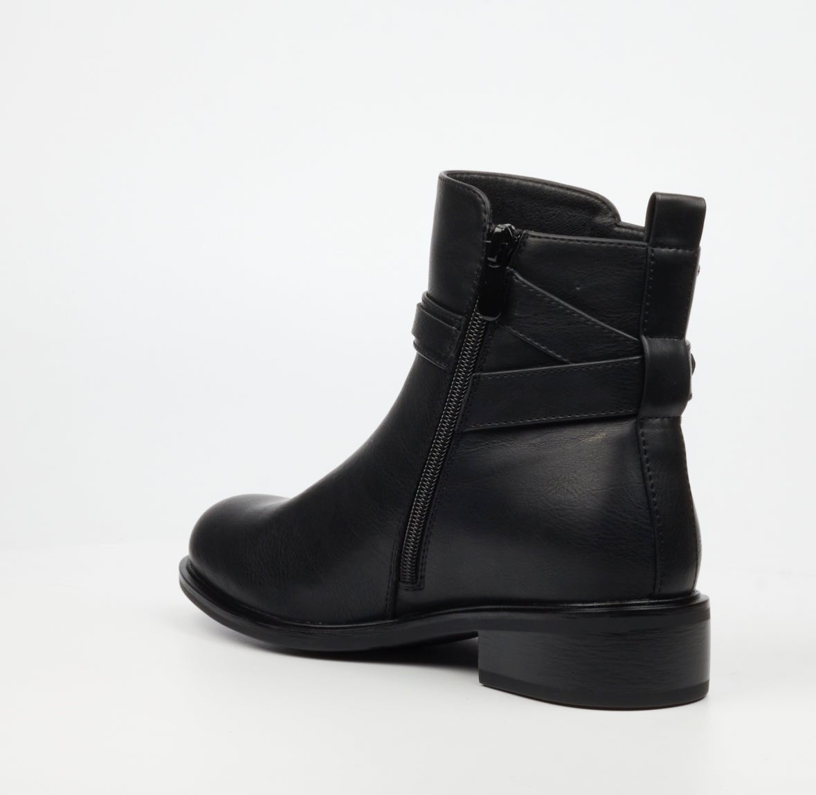 Black Butterfly Feet HUDA 23 ankle boots for women, stylish and comfortable footwear with a sleek design.