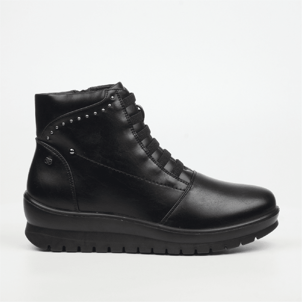 Black Butterfly Feet SAXON 2 women's ankle boots with stylish design and sturdy sole, perfect for casual and trendy outfits.