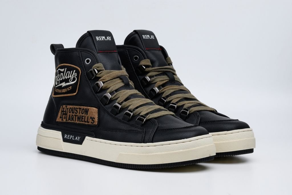 Black Replay Raily Custom men's sneakers featuring a sleek design and stylish laces on a white background.