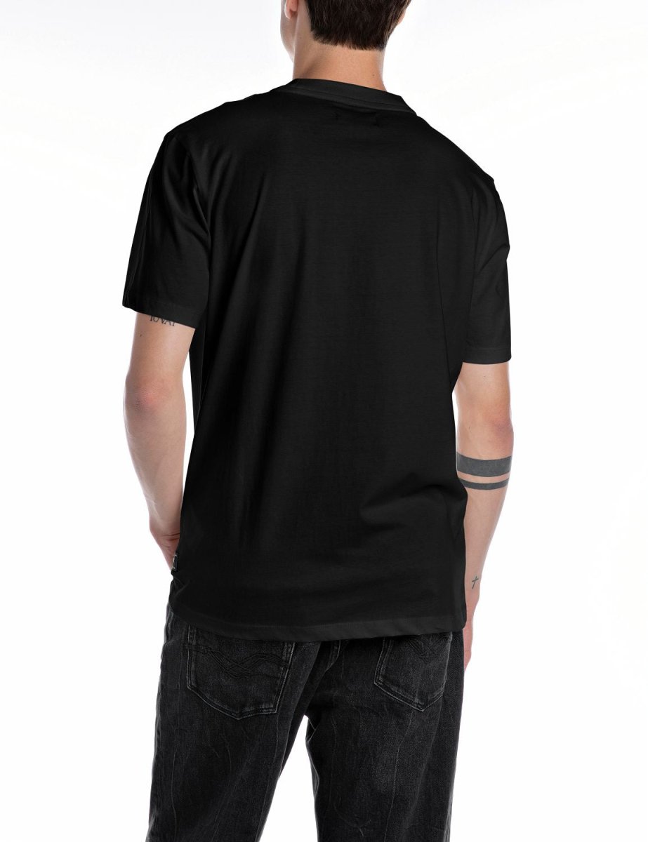 Black Replay M3097 men's T-shirt with a classic fit and crew neckline, displayed on a plain background.