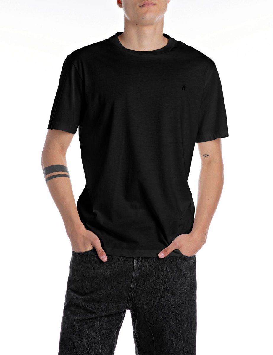 Black Replay M3097 men's T-shirt with a classic fit, short sleeves, and crew neckline, made of soft cotton fabric.