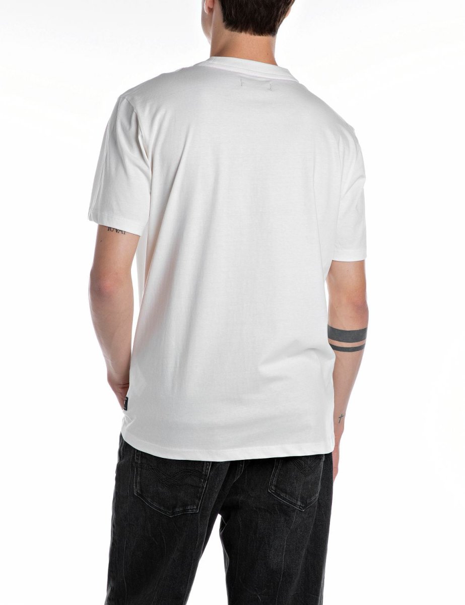 Replay M3097 men's T-shirt in natural white, casual style with a classic fit and soft cotton fabric.