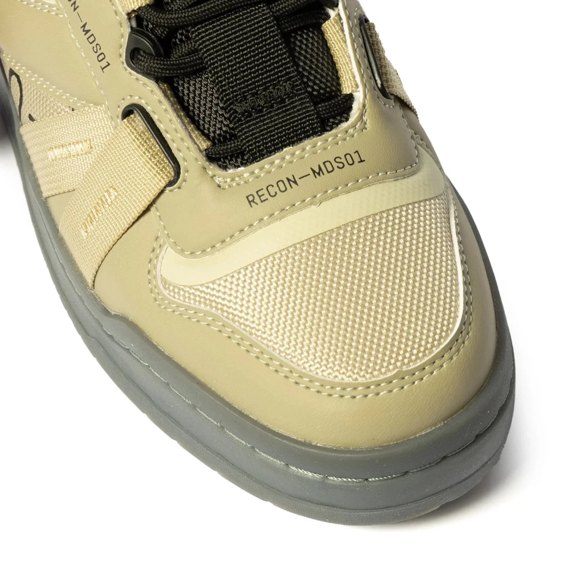 Men's SPCC Recon Dune Force Lo sneaker in off-white with stylish design, casual sneaker with laces and comfortable sole.